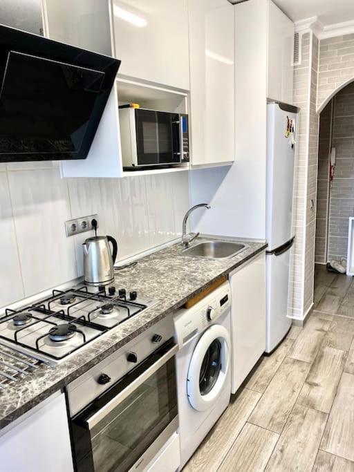 Shared Apartment! Piso Compartido! Общая Квартира! Sevilla Dış mekan fotoğraf